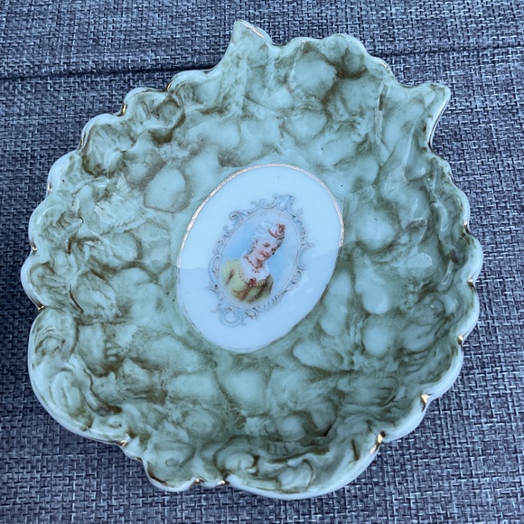 Pair of Antique Trinket Leaf Dishes French Rococo Courting Couple Louis Marie - Picture 10 of 11